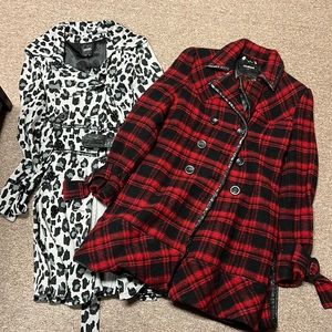 2 Womens Jackets XOXO and Guess - Large